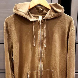 Nice distressed look/Very light sweater (XL)